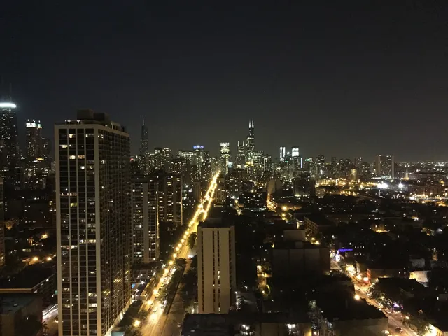 $3,200 | 1660 North LaSalle Drive, Unit 2711, Chicago, IL 60614