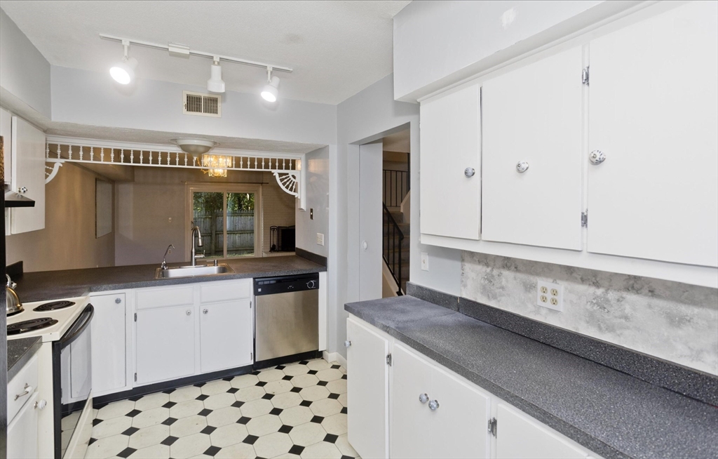 409 Nassau Drive, Unit 409 Springfield, MA 01129 - Photo 12 of 40 Gallery Image 12