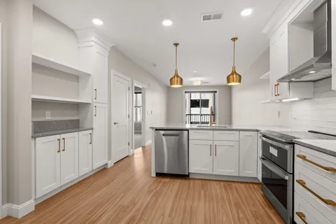 $608,000 | 99 Foundry Place, Unit 206, Portsmouth, NH 03801