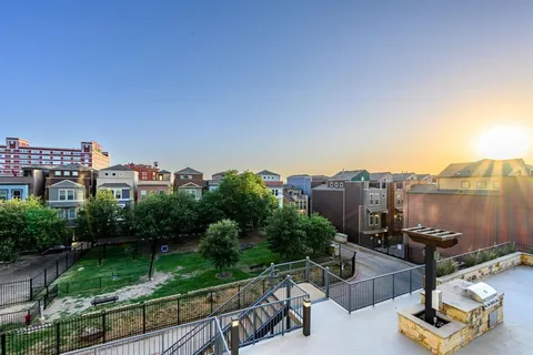 $425,000 | 1001 Belleview Street, Unit 305, Dallas, TX 75215