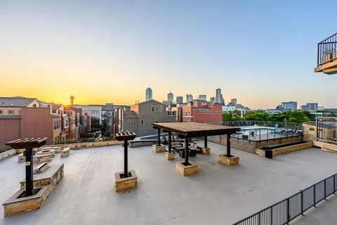 $425,000 | 1001 Belleview Street, Unit 305, Dallas, TX 75215