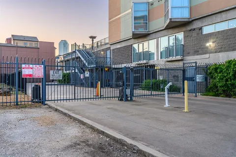 $425,000 | 1001 Belleview Street, Unit 305, Dallas, TX 75215