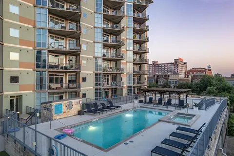 $425,000 | 1001 Belleview Street, Unit 305, Dallas, TX 75215