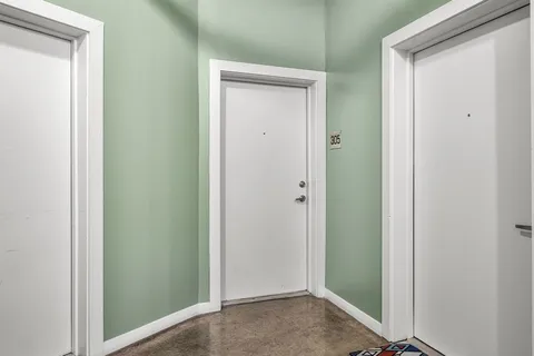 $425,000 | 1001 Belleview Street, Unit 305, Dallas, TX 75215
