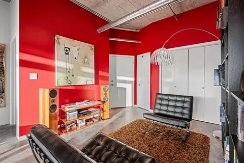 $425,000 | 1001 Belleview Street, Unit 305, Dallas, TX 75215