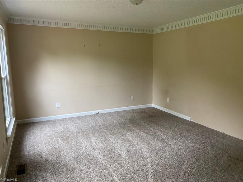 153 Butner Road Pinnacle, NC 27043 - Photo 2 of 12 Livingroom