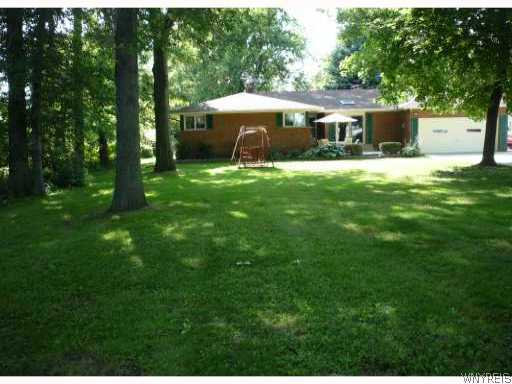 3590 East River Road Grand Island, NY 14072 - Photo 1 of 16 Exterior Front