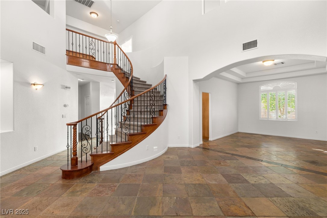 7840 Red Leaf Drive Las Vegas, NV 89131 - Photo 4 of 31