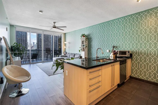 $450,000 | 1111 Southwest 1st Avenue, Unit 2721N, Miami, FL 33130