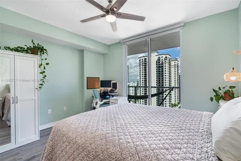 $450,000 | 1111 Southwest 1st Avenue, Unit 2721N, Miami, FL 33130