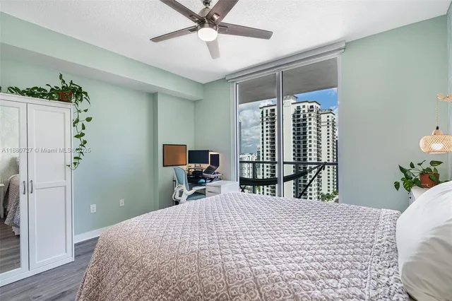 $450,000 | 1111 Southwest 1st Avenue, Unit 2721N, Miami, FL 33130