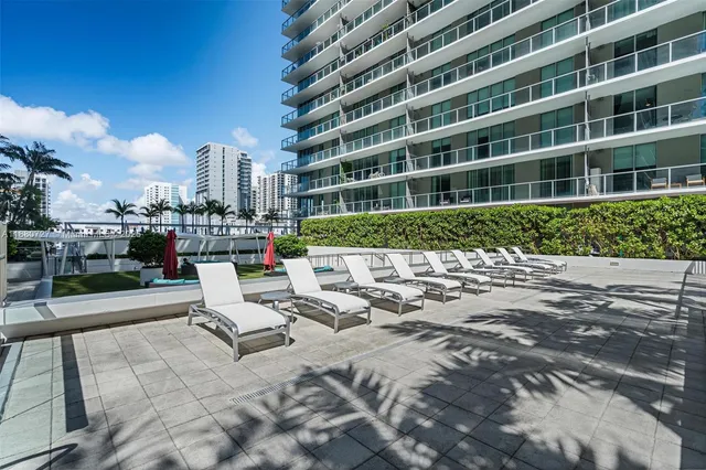 $450,000 | 1111 Southwest 1st Avenue, Unit 2721N, Miami, FL 33130