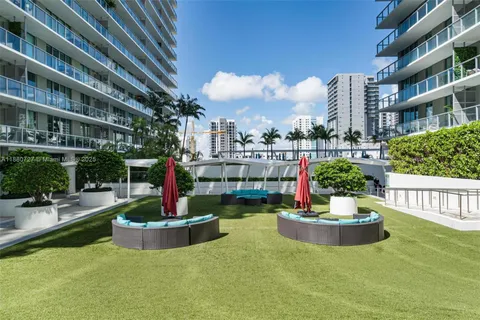 $450,000 | 1111 Southwest 1st Avenue, Unit 2721N, Miami, FL 33130