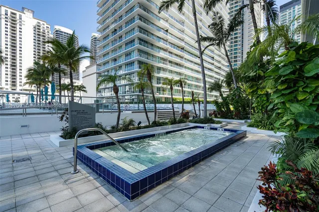 $450,000 | 1111 Southwest 1st Avenue, Unit 2721N, Miami, FL 33130