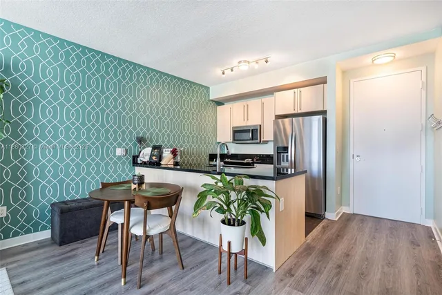 $450,000 | 1111 Southwest 1st Avenue, Unit 2721N, Miami, FL 33130