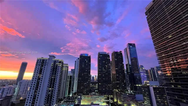 $450,000 | 1111 Southwest 1st Avenue, Unit 2721N, Miami, FL 33130