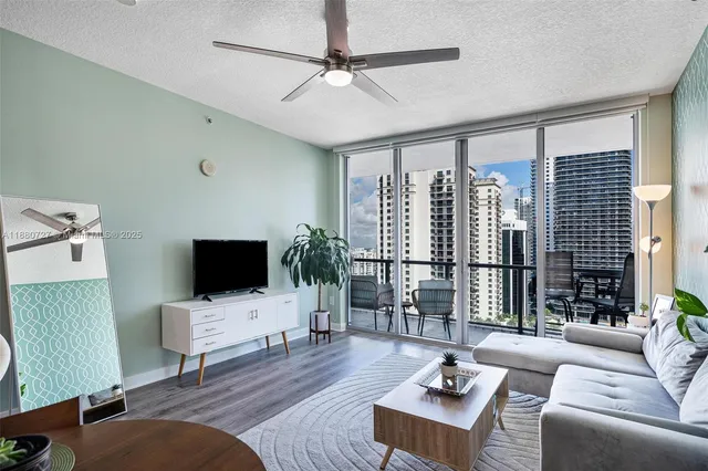 $450,000 | 1111 Southwest 1st Avenue, Unit 2721N, Miami, FL 33130