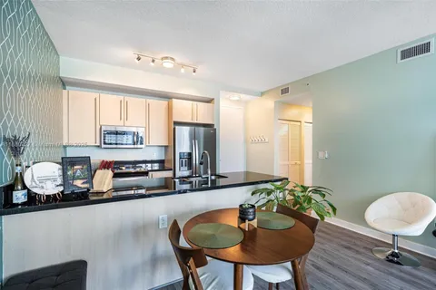 $450,000 | 1111 Southwest 1st Avenue, Unit 2721N, Miami, FL 33130