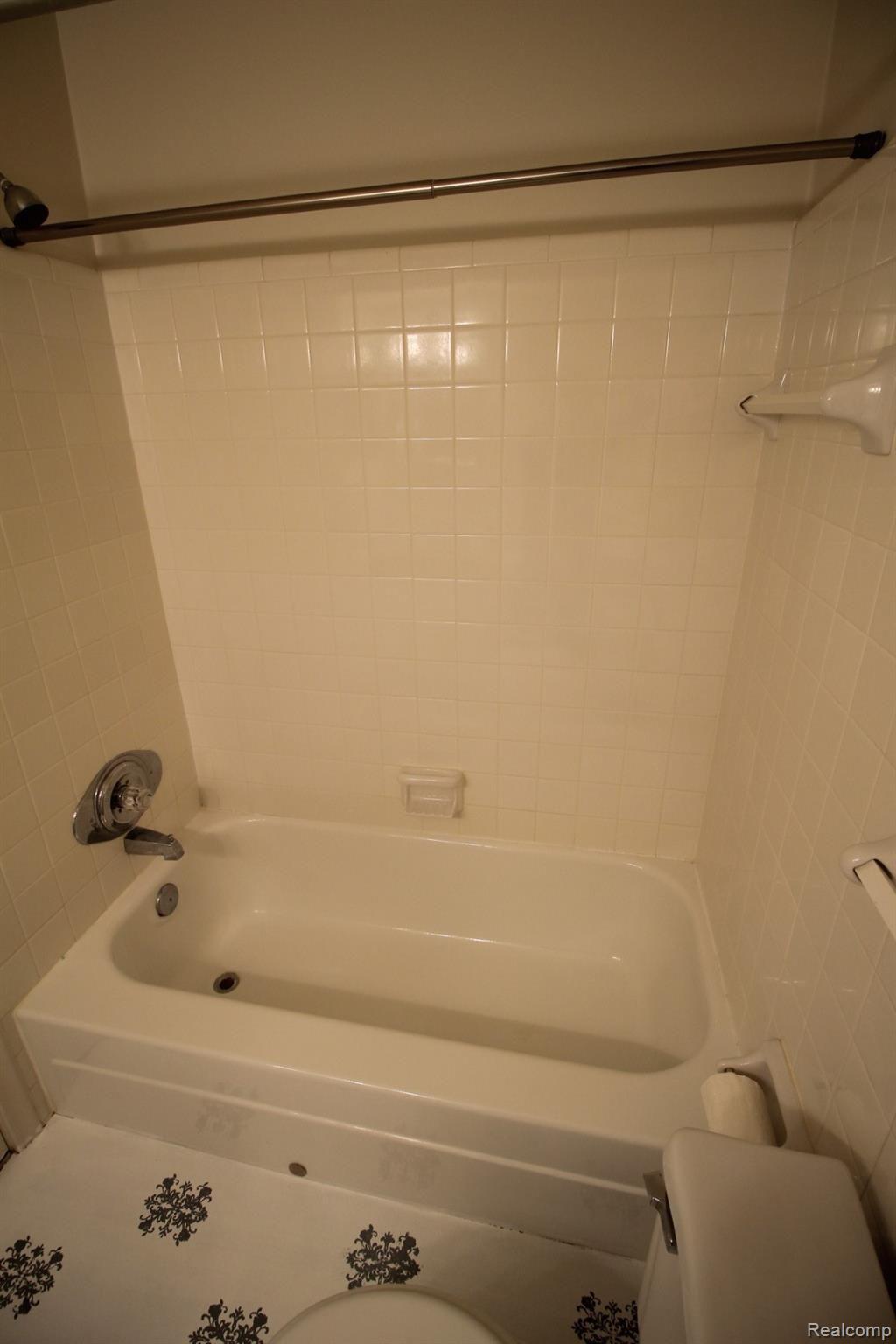 419 Prospect Street, Unit 202 Romeo, MI 48065 - Photo 14 of 17 IMG_8641.JPG