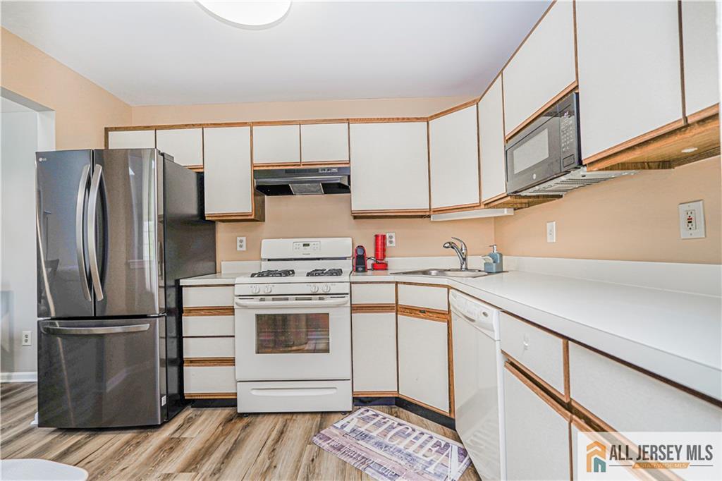 2809 Ridgefield Court Helmetta, NJ 08828 - Photo 12 of 32