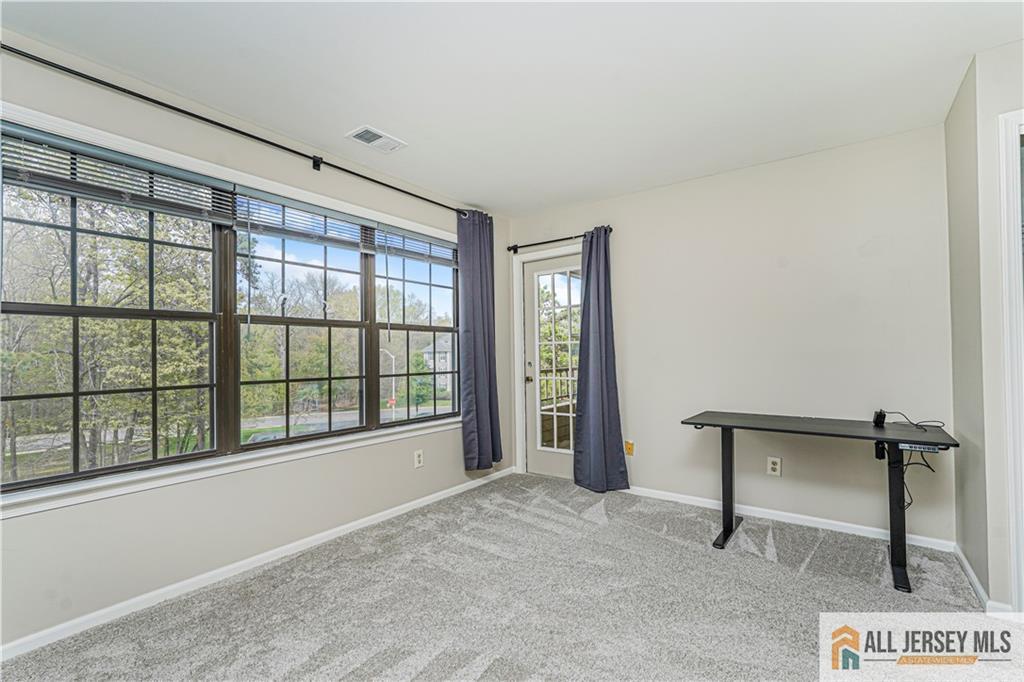 2809 Ridgefield Court Helmetta, NJ 08828 - Photo 4 of 32