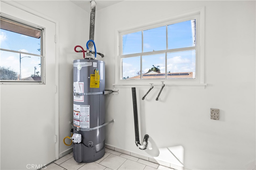 9530 Rives Avenue Downey, CA 90240 - Photo 18 of 45 Laundry room