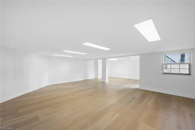 $3,295,000 | 70 Seagate Drive, Naples, FL 34103