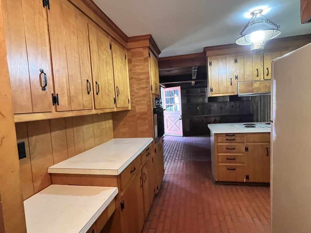 145 Walker Pond Road Sturbridge, MA 01566 - Photo 7 of 30 Gallery Image 7