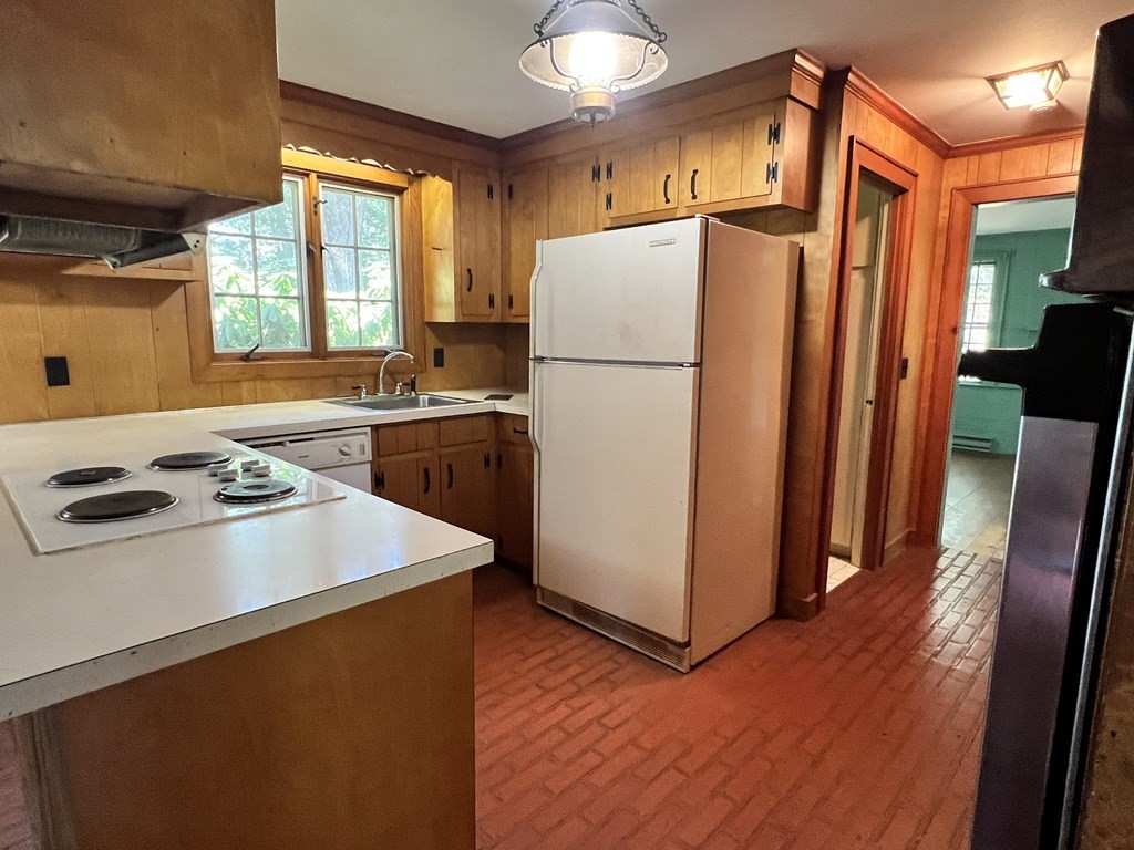 145 Walker Pond Road Sturbridge, MA 01566 - Photo 9 of 30 Gallery Image 9