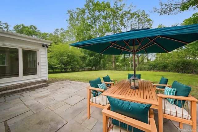 a view of outdoor space yard deck and patio