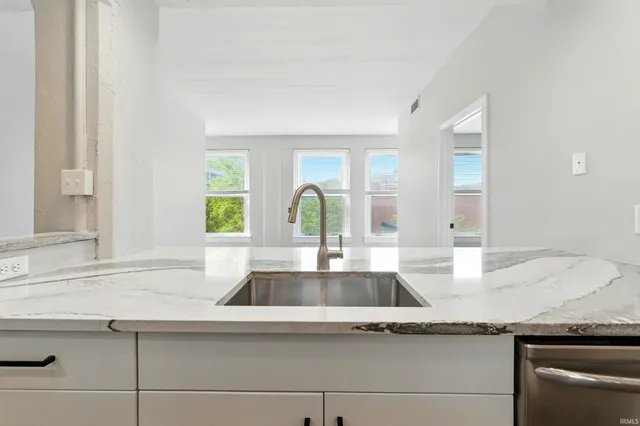 $224,900 | 112 West Washington Boulevard, Unit 329, Fort Wayne, IN 46802