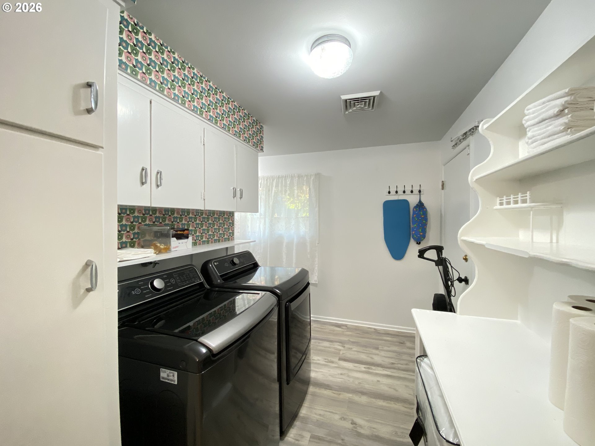 2872 Suffolk Court Eugene, OR 97401 - Photo 16 of 36 a kitchen with a sink and cabinets