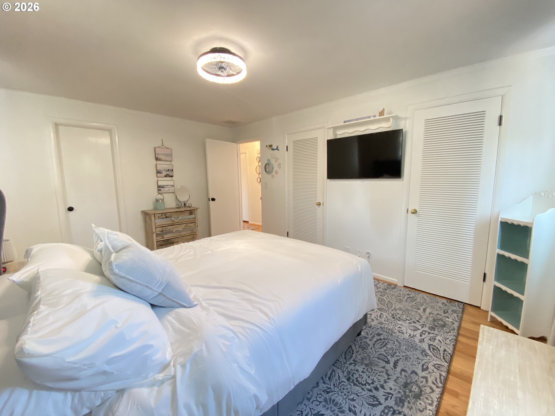 2872 Suffolk Court Eugene, OR 97401 - Photo 21 of 36 a bedroom with a large bed and a television