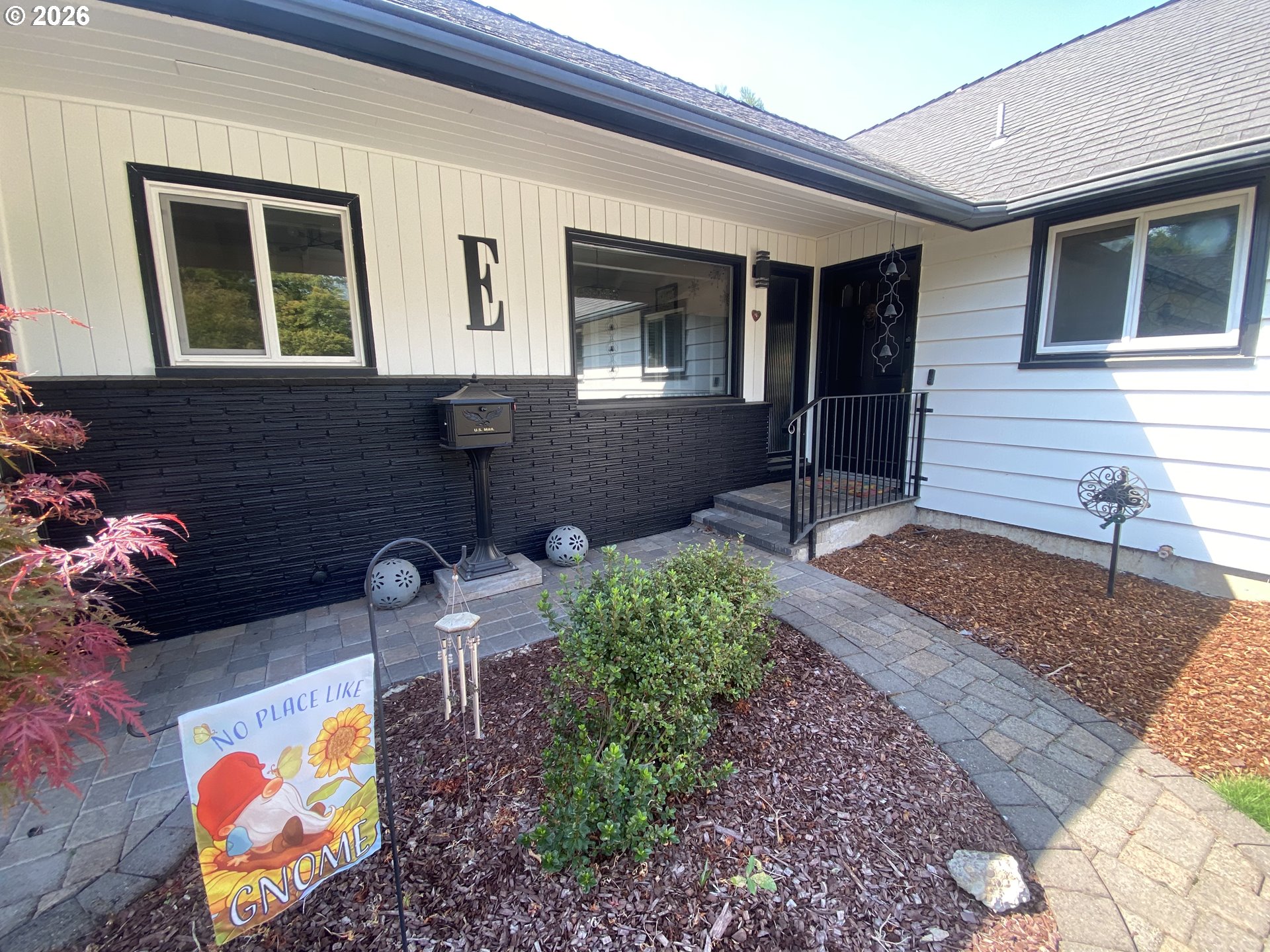 2872 Suffolk Court Eugene, OR 97401 - Photo 3 of 36 a front view of a house