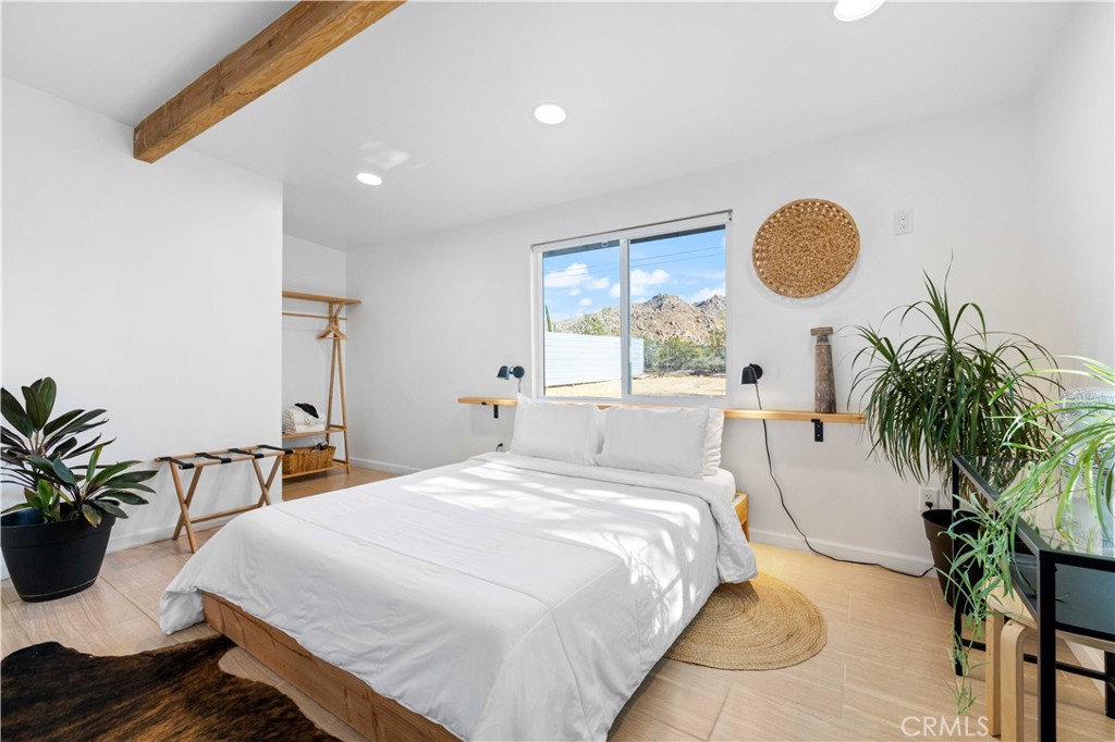 61879 Valley View Circle Joshua Tree, CA 92252 - Photo 15 of 63 a bedroom with a large bed and a potted plant