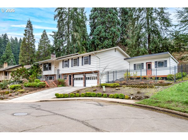 1778 Graham Drive Eugene, OR 97405 - Photo 2 of 38