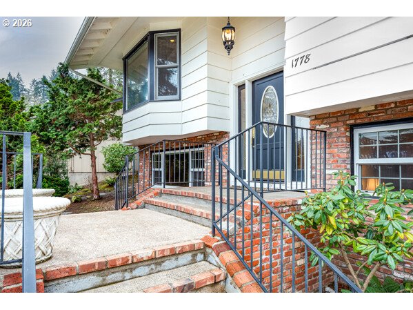 1778 Graham Drive Eugene, OR 97405 - Photo 4 of 38