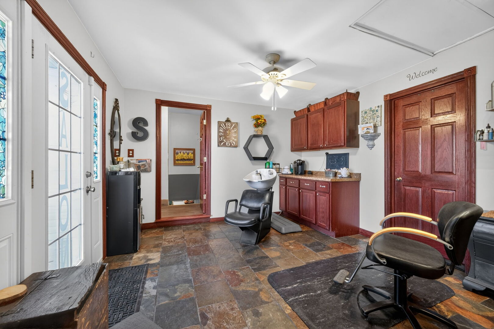 407 Butterfield Road North Aurora, IL 60542 - Photo 22 of 50 a room with furniture and a window