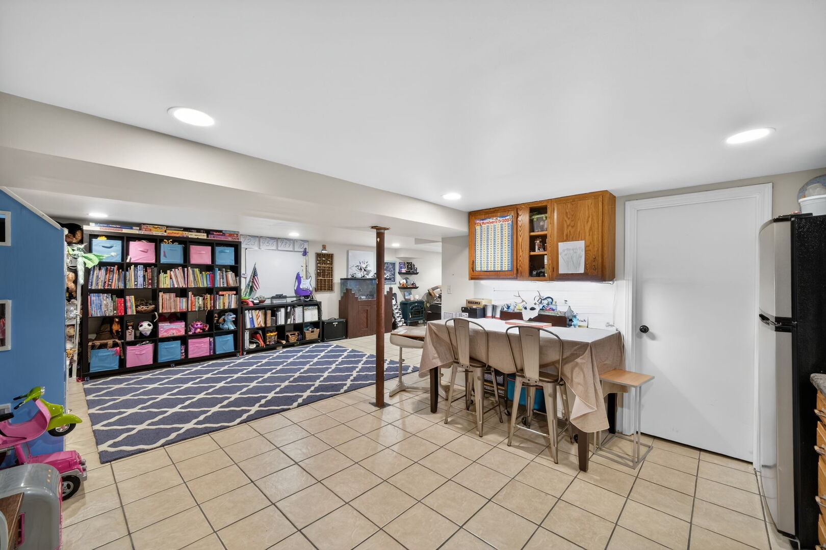 407 Butterfield Road North Aurora, IL 60542 - Photo 27 of 50 a living room with lots of furniture and window