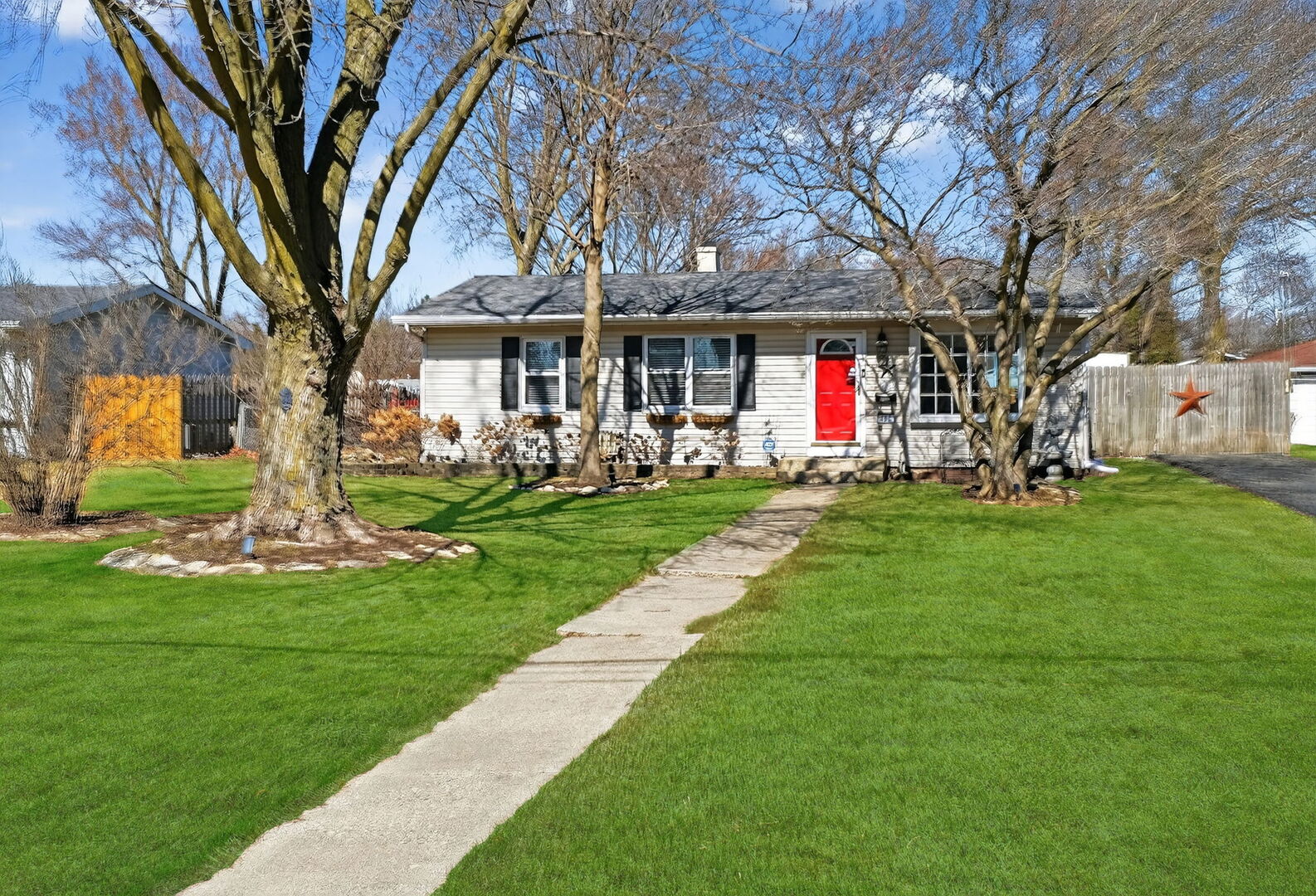 407 Butterfield Road North Aurora, IL 60542 - Photo 3 of 50 a front view of a building with garden