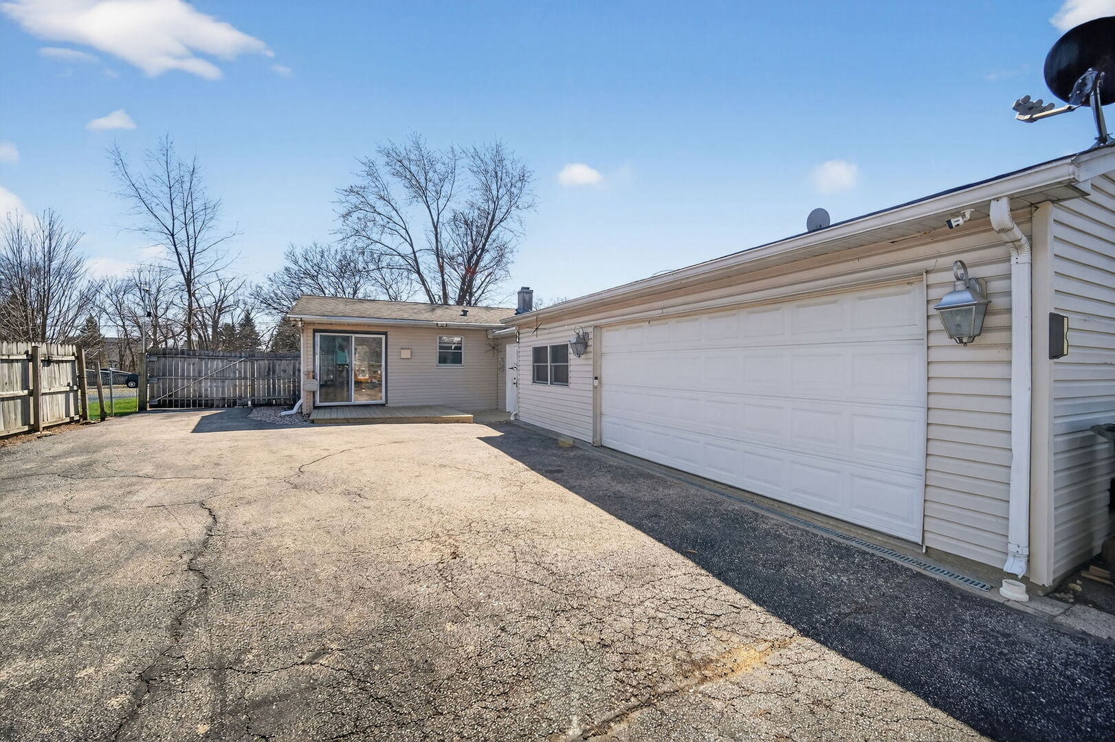 407 Butterfield Road North Aurora, IL 60542 - Photo 35 of 50 a front view of a house with a yard and garage