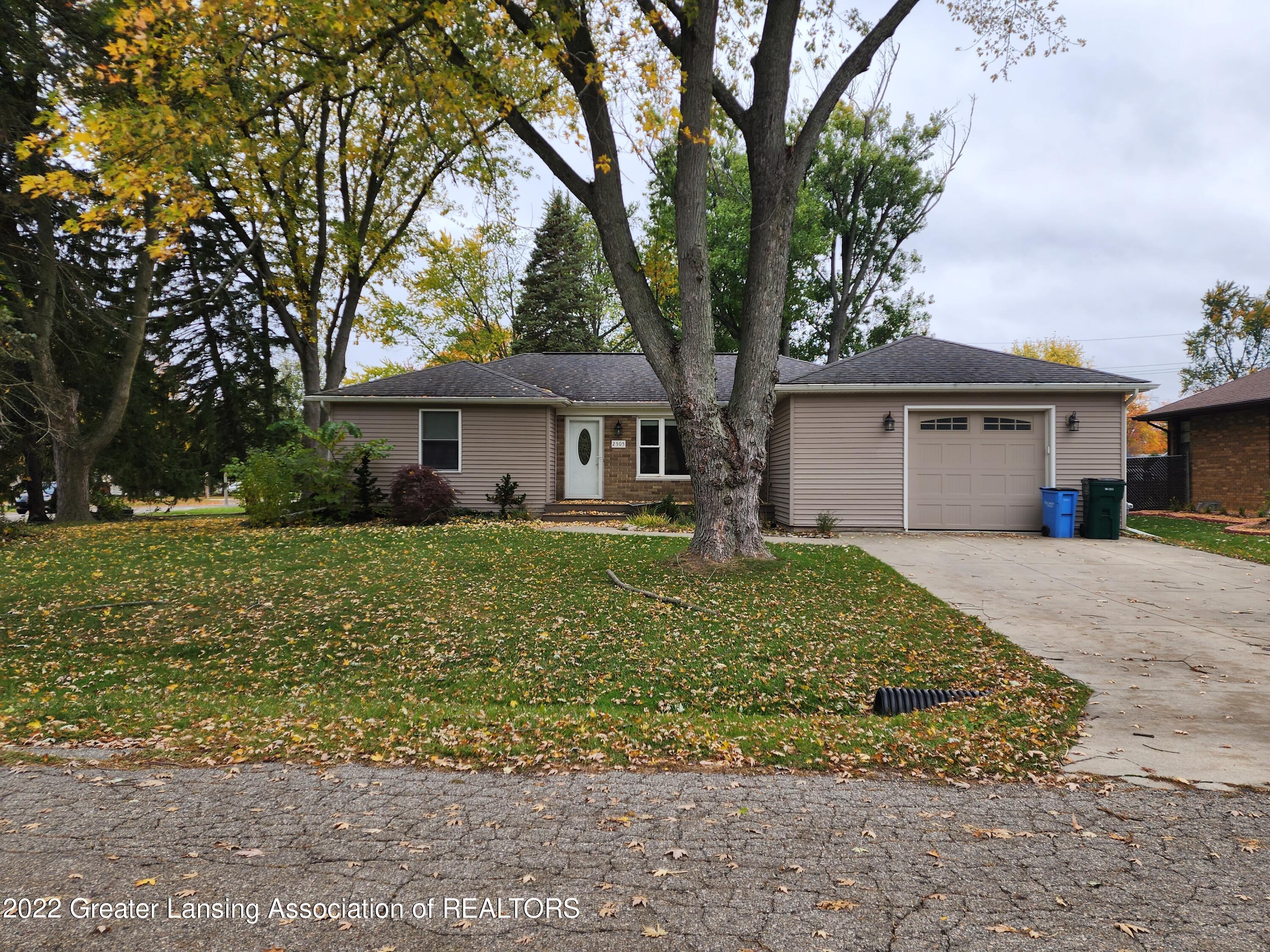 2305 Arlington Road Lansing, MI 48906 - Photo 2 of 30 Front View