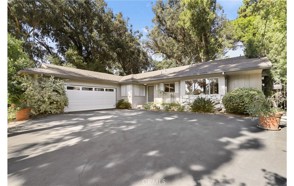 a view of a house with a yard and garage