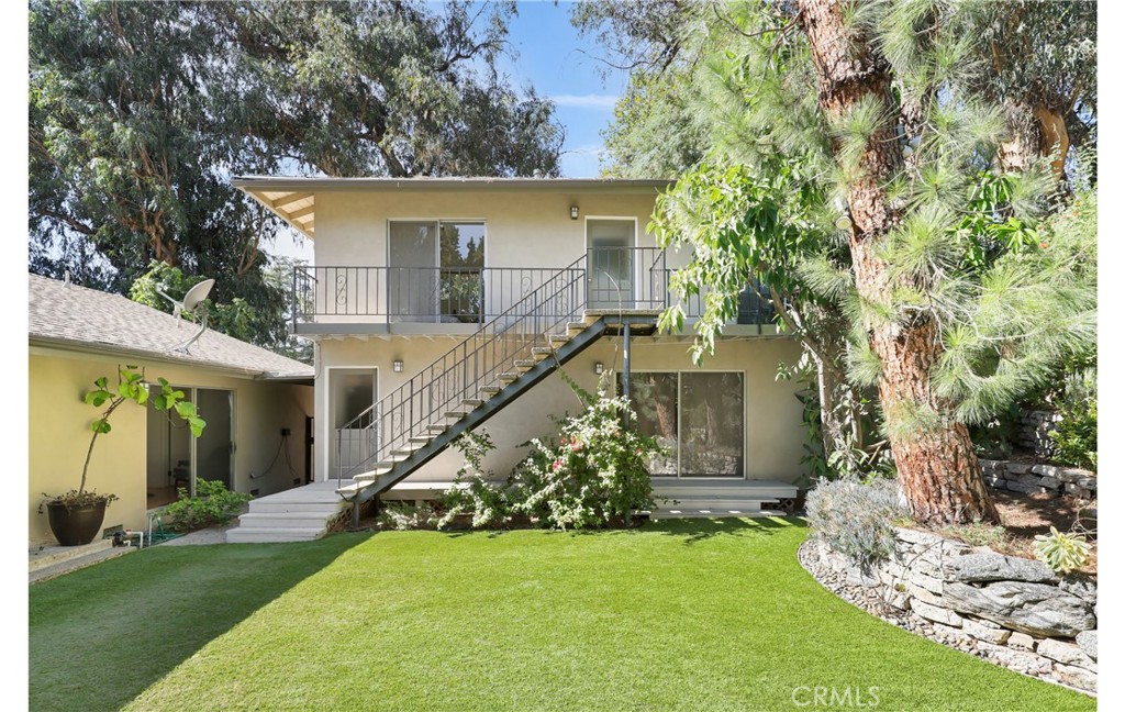1237 Olive Lane La Canada Flintridge, CA 91011 - Photo 29 of 57 front view of house with a yard