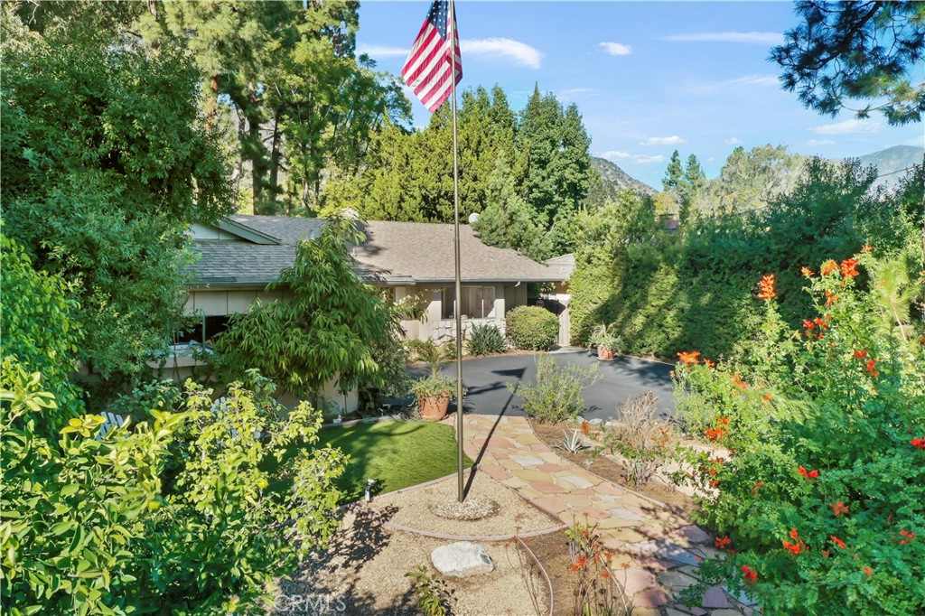 1237 Olive Lane La Canada Flintridge, CA 91011 - Photo 3 of 57 a view of a backyard