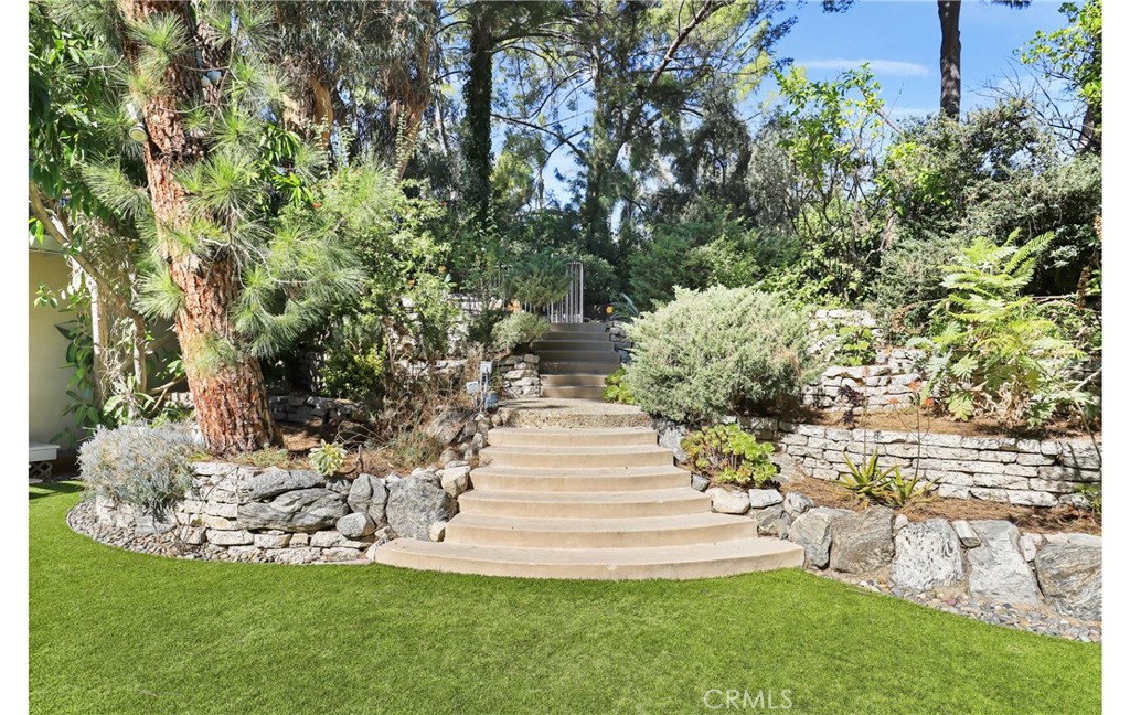 1237 Olive Lane La Canada Flintridge, CA 91011 - Photo 31 of 57