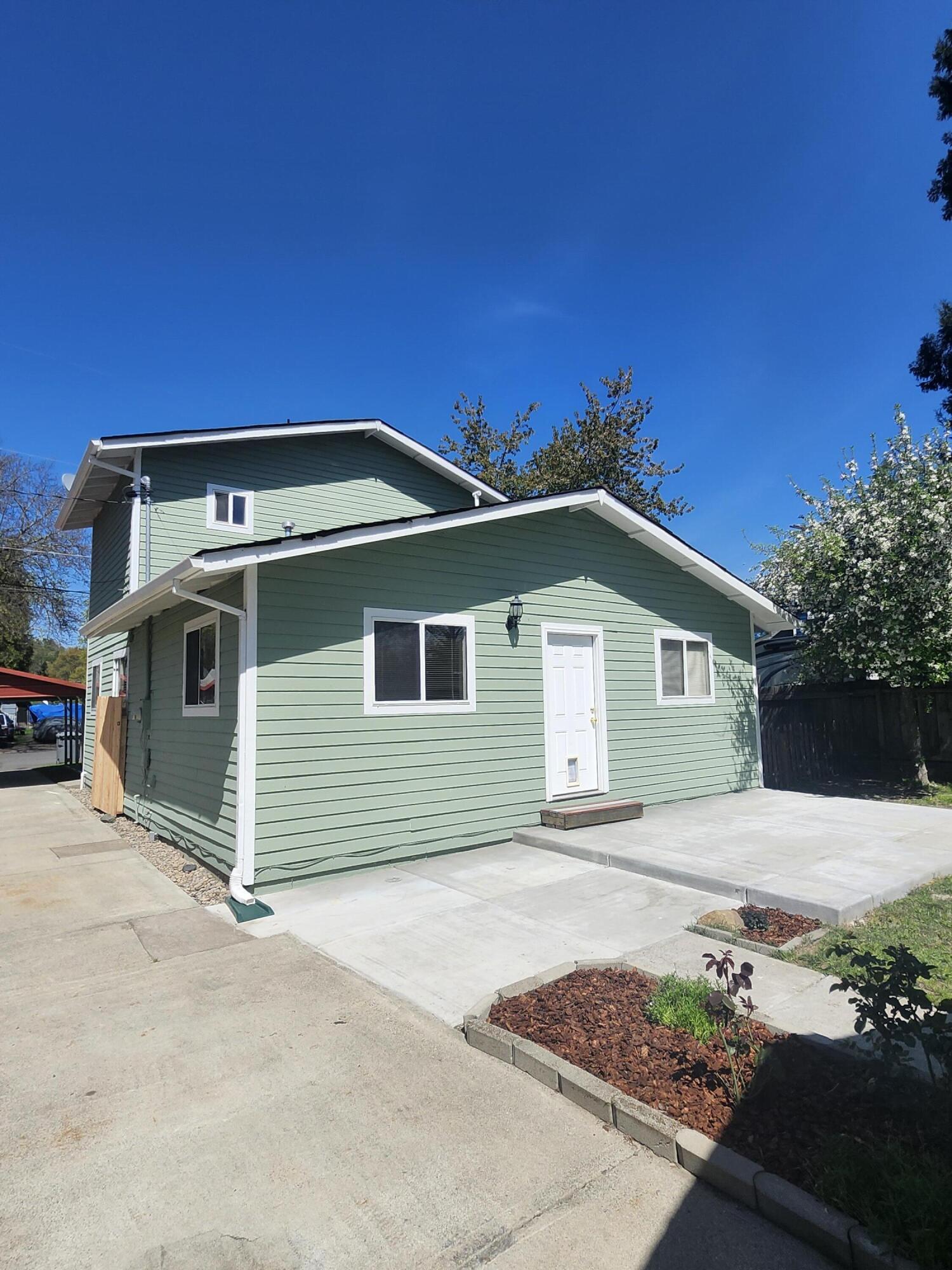 1011 Southwest I Street Grants Pass, OR 97526 - Photo 19 of 47 20250415_140858