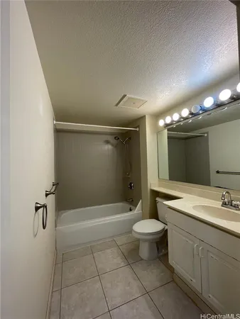 $2,700 | 1080 Ala Napunani Street, Unit 313, Honolulu, HI 96818