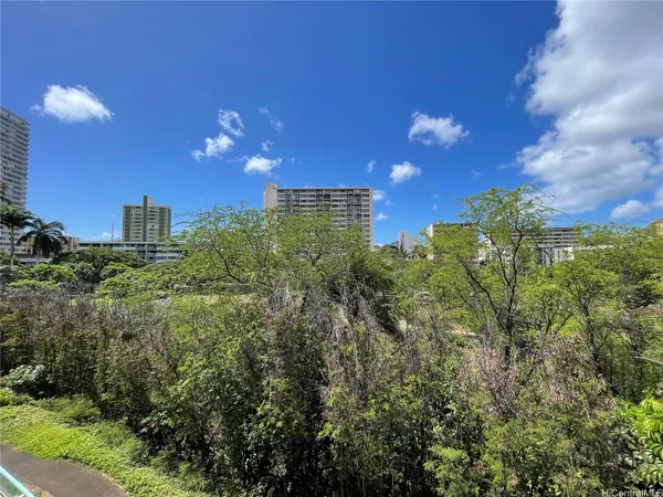$2,700 | 1080 Ala Napunani Street, Unit 313, Honolulu, HI 96818