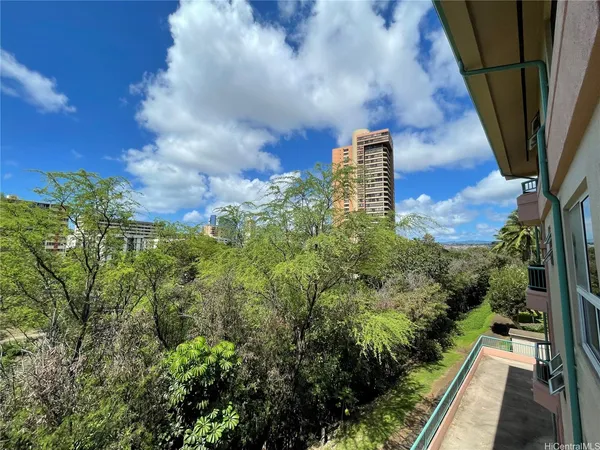 $2,700 | 1080 Ala Napunani Street, Unit 313, Honolulu, HI 96818